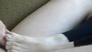 La blonde aux gros seins mature sexy gros seins Nikki Sexxx chevauche la bite de son amant jusqu'à ce qu'il jouisse