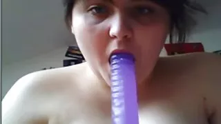 Cette salope n'est jamais plus belle que lorsqu'elle a belle mature poilue une bite dans la bouche