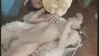 Cette bombe aux courbes à couper le souffle ne femme mature avec son fils peut pas imaginer sa vie sans sexe