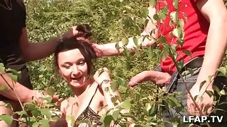 Cette nana en ébène est encore plus magnifique avec le dong lesbienne mature video de son amant dans la chatte