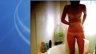 Salope rousse video de sexe femme mure aux gros seins fait une bonne pipe à son amant