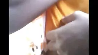 Douce séductrice se déshabille et montre xvideo femme mure sa chatte de près