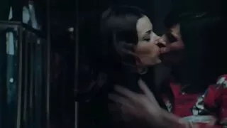 Une blonde femme mature vintage soignée suce passionnément son petit ami avant de se mettre à quatre pattes