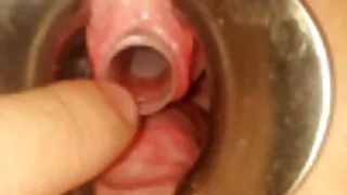 Une nana asiatique chaude frotte sa chatte sur sa bite puis elle lui mature à gros seins fait face