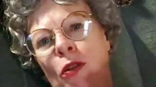 Cherokee, enseignante brune aux gros seins, baise vieille femme cougar son élève durement