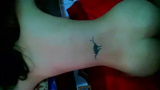Sexpot sexuellement chargé en sex porno femme mure talons hauts donne à son petit ami une pipe incroyable