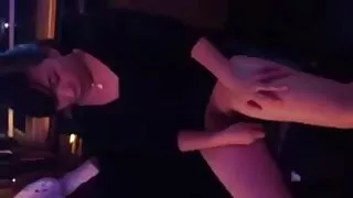 Une femme mature perfect girl beauté accro au sperme avec de gros seins se fait brutalement baiser dans la cuisine
