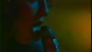 Cette minx chaude a un corps à bascule et elle sait video maman mature comment utiliser ses énormes juggs