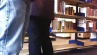 Une nana folle de mature tu kif sexe baise son jouet sexuel et frotte son clitoris