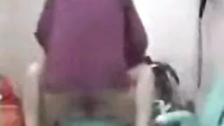 Une xnxx femme mature blonde incroyablement chaude avec des sirènes massives a l'air géniale quand elle est au top
