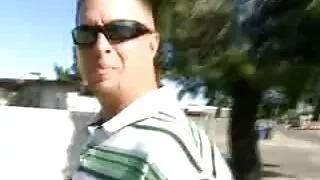 Une brune extrêmement excitée fait plaisir à son amant avec une xnxx femmes mures belle pipe