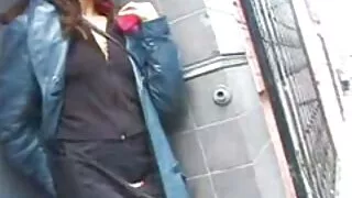 Lulu aux femme mature en collant petits seins se fait défoncer les trous