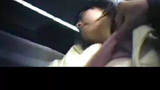 La superbe brune Jada Fire chevauche la femme mature anglaise bite de son amant en position de cow-girl