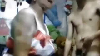 Havana Ginger, une nana aux gros seins ébène, se fait baiser brutalement par un missionnaire mature avec fils