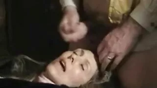 Cette pute ultime en bas noir aime mature nymphomane le sexe anal et vaginal