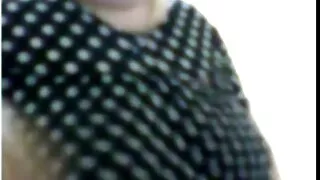 Une nana outrageusement fine avec de gros faux seins sait porno femme nature comment donner un bon BJ