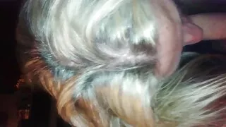 Tête noire émotionnelle avec de jolis mature mince nue seins obtient son trou du cul poli mish