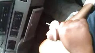 Une pute video sexe mature jeunot folle de bite se fait défoncer la chatte poilue en position latérale