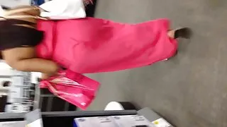 Une bombe bootylicious chevauche la bite de son homme comme une femme mature por vraie cow-girl