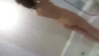 Posé et expose sa mature aux gros seins douce chatte par Amanda Babe