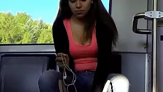 Cette adorable fille sait que sa place est à genoux mature se masturbe