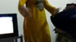 La salope japonaise plantureuse Hikari Aso veut se jeune avec femme mure faire chatouiller la chatte
