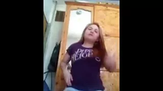 La suceuse rapace Lena Ramon fait de son mieux pour gagner du video femme mature lesbienne sperme