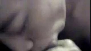 Cette bombasse adore baiser devant la caméra sachant que chaque femme mure amatrice homme veut la baiser